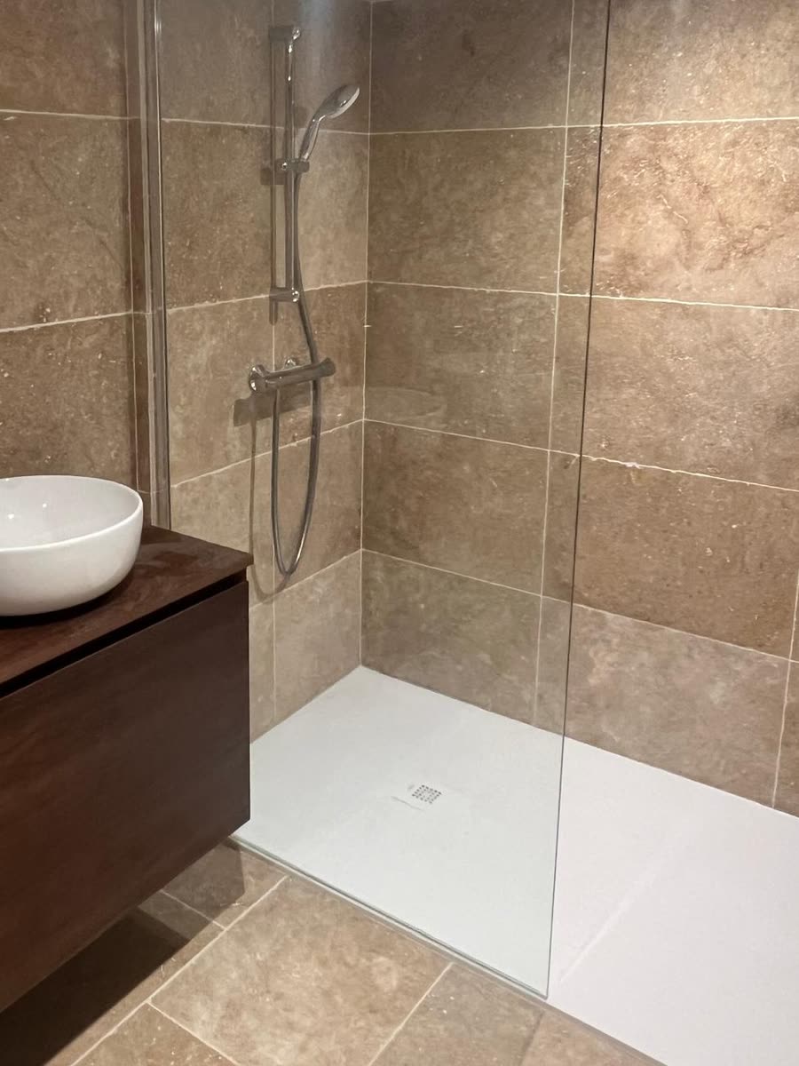 Douche à l'italienne avec receveur extra-plat